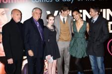 2010__02__Hector_Elizondo_Garry Marshall_Emma_Roberts_Ashton_Kutcher_Jessica_Alba_Topher_Grace_Feb11_495 225×149.jpg