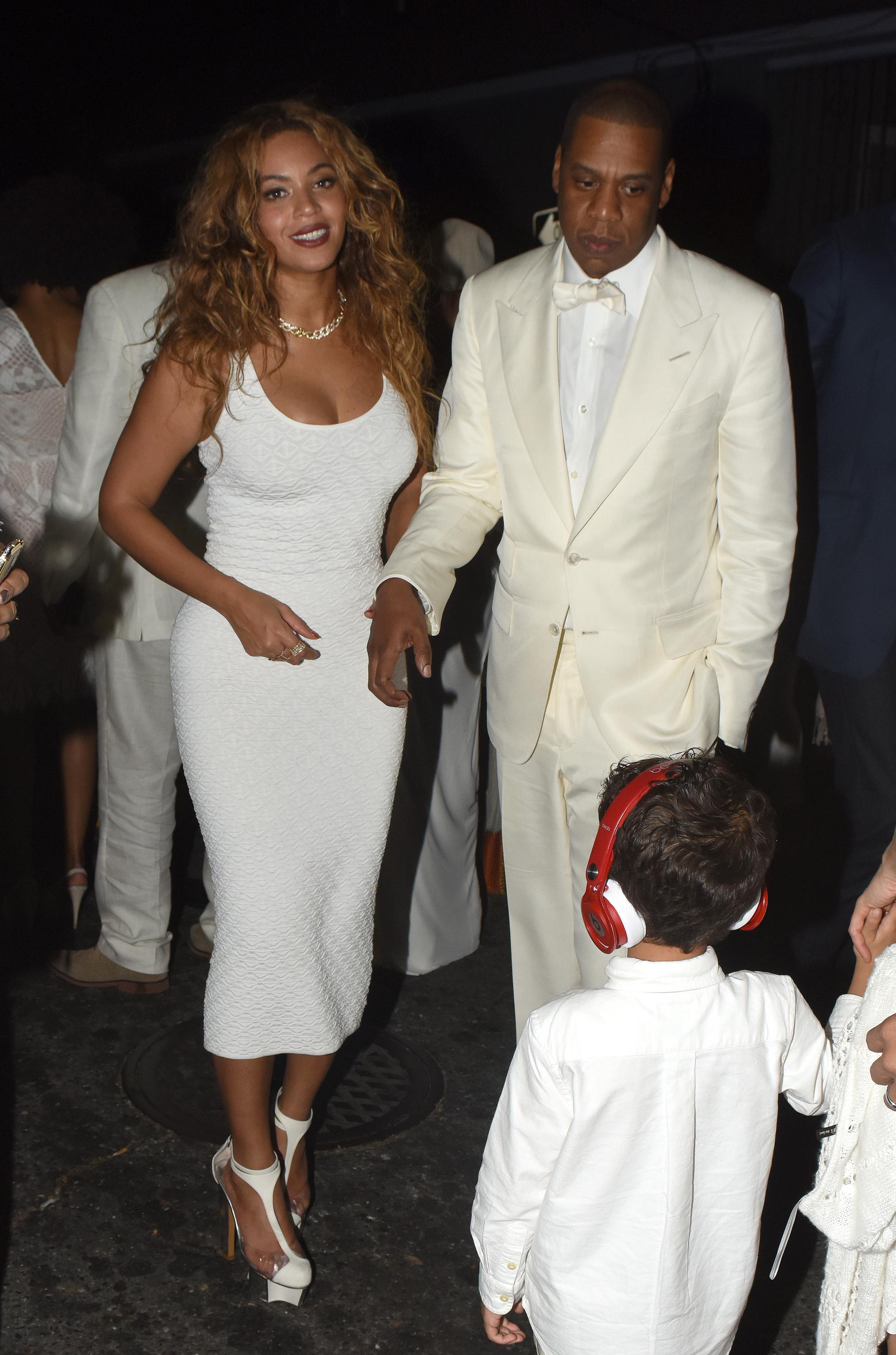 Beyonce and Jay Z dance in a second line parade for Solange Knowles and Alan Ferguson&#039;s wedding