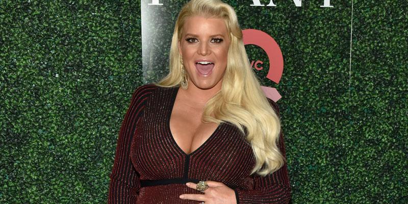Jessica Simpson Hides Stomach In Oversized Clothing Amid Pregnancy Rumors