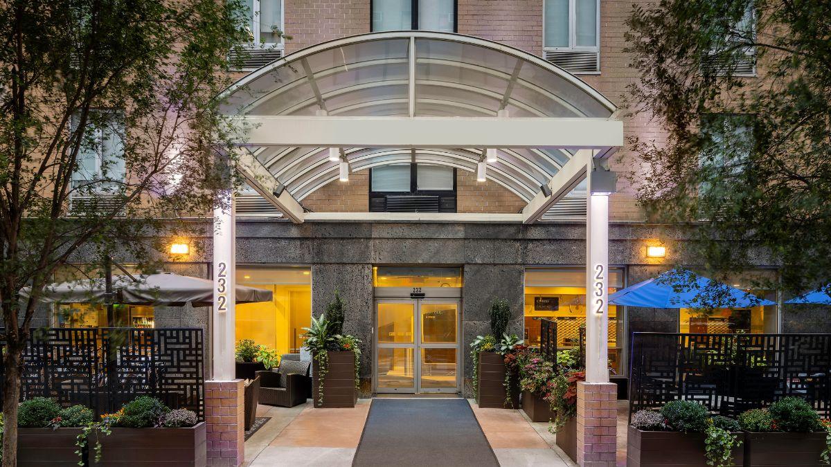 why holiday inn express chelsea nomad area is one of the best places to stay in new york city