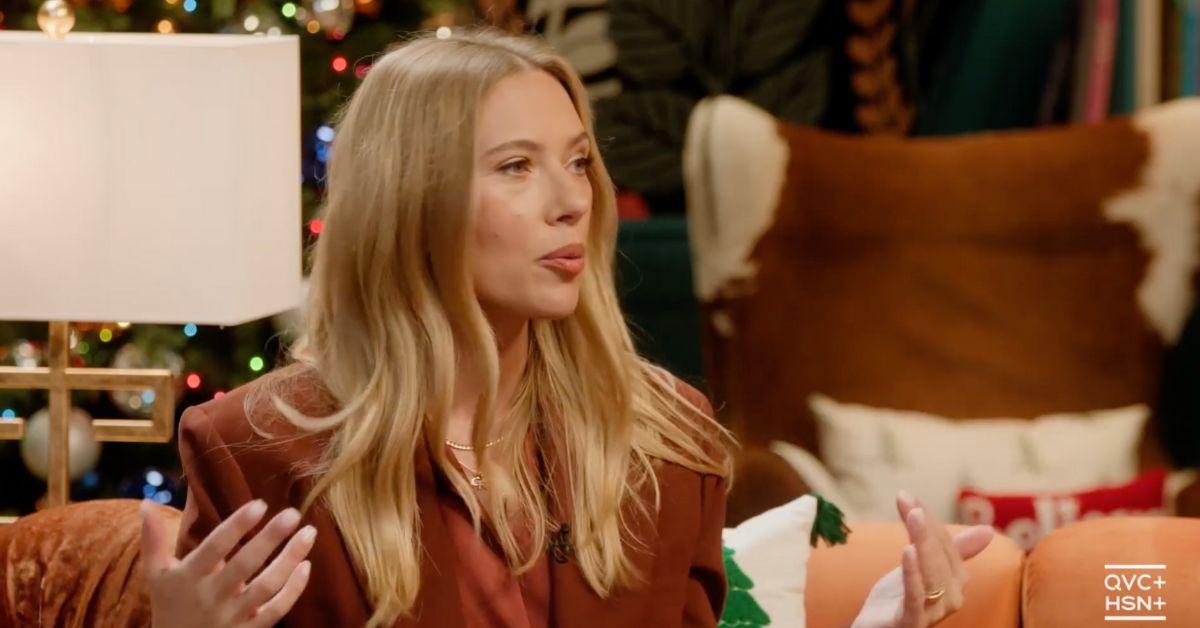 Image of Scarlett Johansson joined Busy Phillips on her talk show.