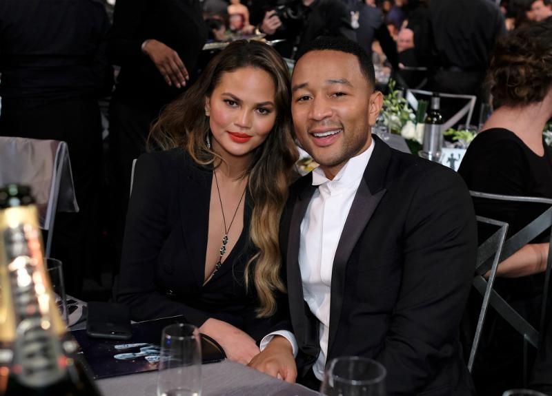 Chrissy teigen john legend baby bombshell 6