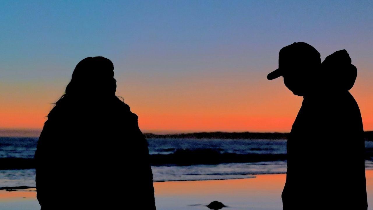 Image of the two met at a beach bar, and despite their age differences, the man admitted he was into her.