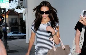 2010__08__Jessica_Alba_Aug5_117 copy 300×195.jpg