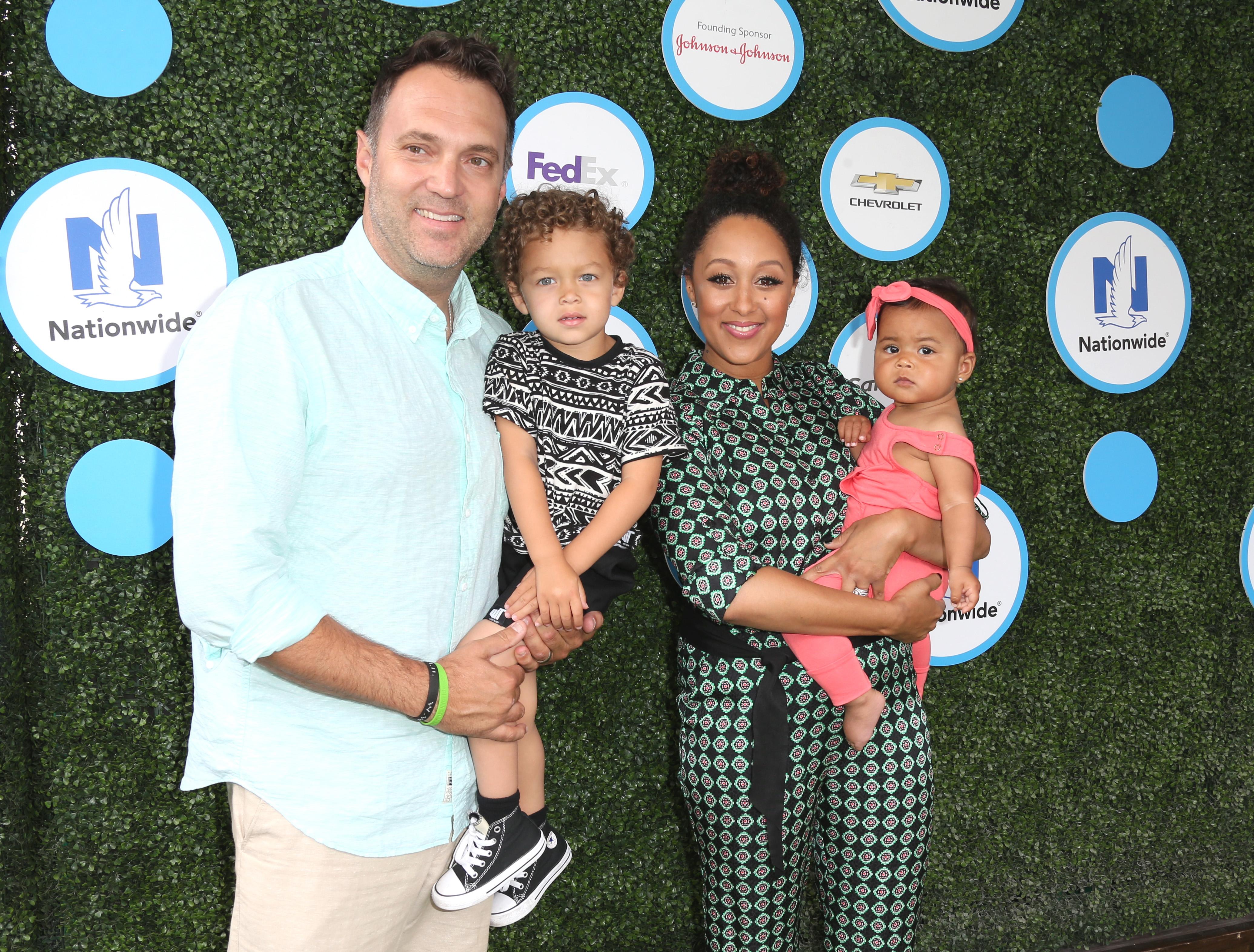 Tamera mowry ariah talea beach date photos