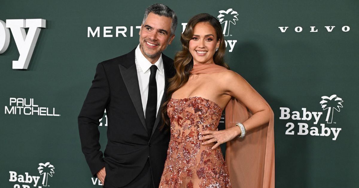 jessica alba toned abs bathing suit cash warren