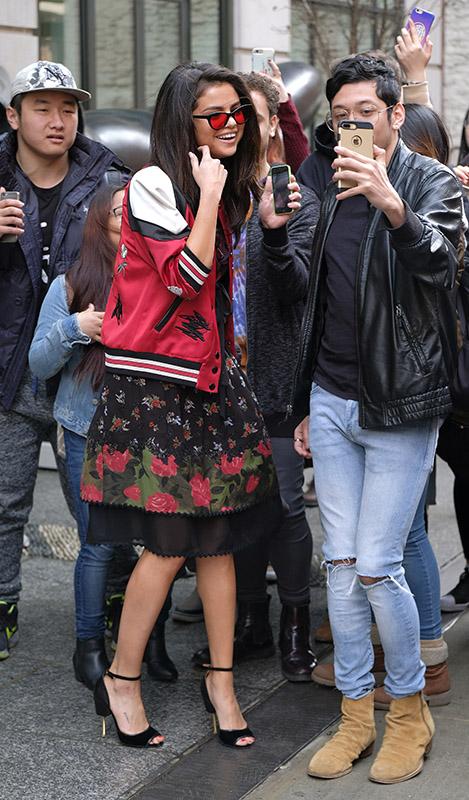 Selena Gomez Gets Mobbed In NYC