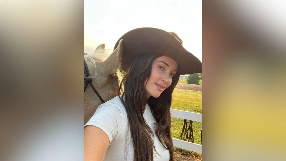 Image of Kacey Musgraves was traveling to Tennessee when she saw the alleged UFOs.