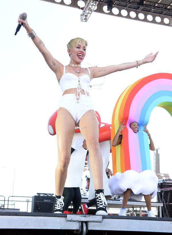 Miley Cyrus 2 I Heart Radio