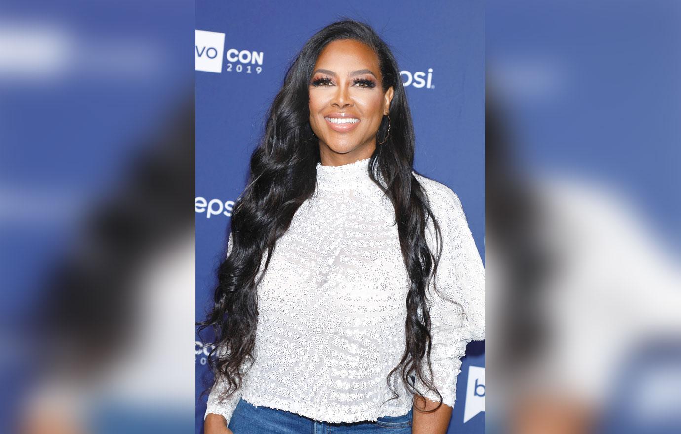 Kenya Moore Breaks Down Talking About Estranged Mom On ‘The Real’