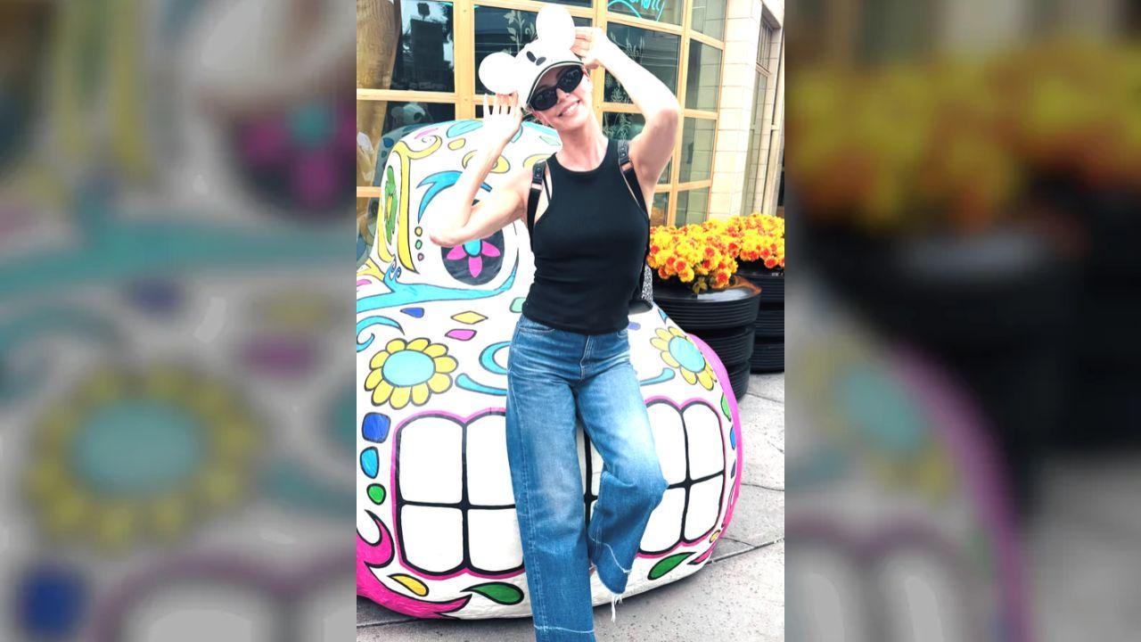 Image of the actress flashed a smile while posing near a colorful Day of the Dead-inspired display.