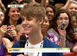 2011__06__Justin_Bieber_June23newsneb 300×221.jpg