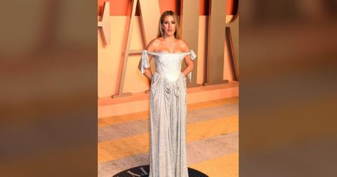 ellie-goulding-flaunts-figure-in-risque-topless-mirror-selfie-photo