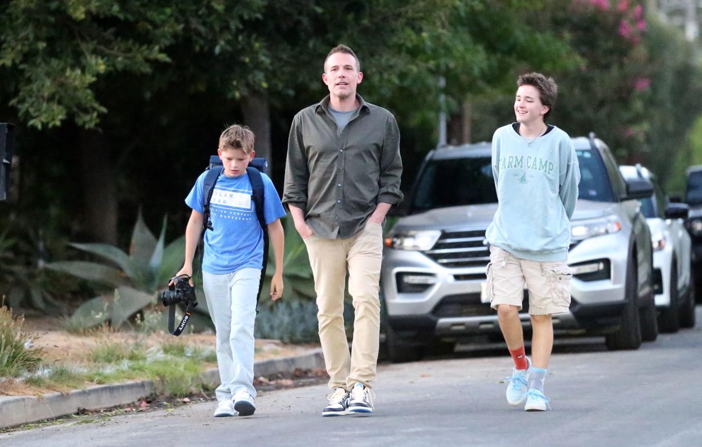 ben affleck takes kids samuel fin for ice cream  ok