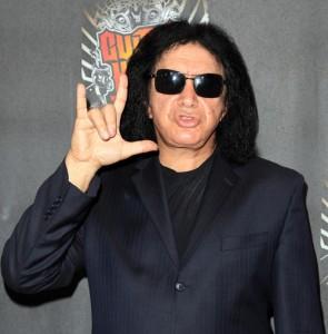 2010__10__gene_simmons_Oct19 295&#215;300.jpg