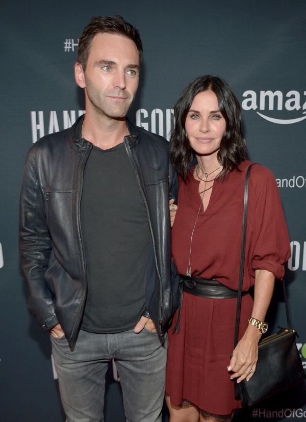 Courteney cox johnny mcdaid breakup engagement ring