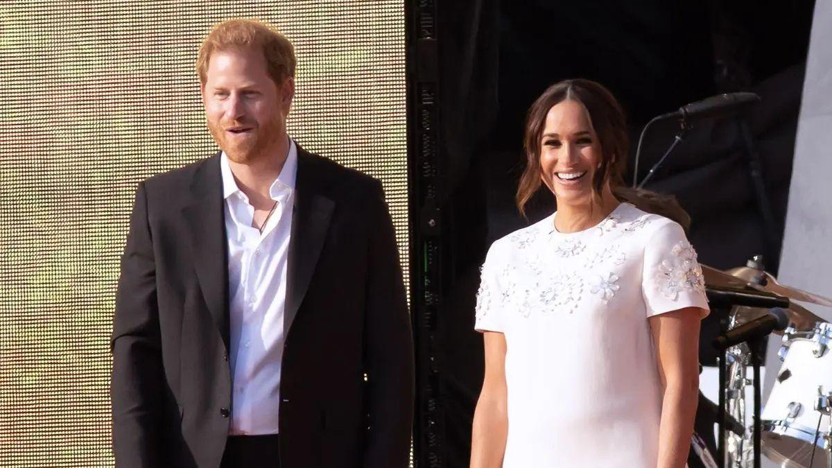 Photo of A royal author believes Prince Harry and Meghan Markle are going to Australia for 'attention.'