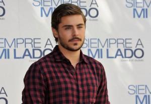 2010__09__Zac_Efron_Sept13_12 300×206.jpg