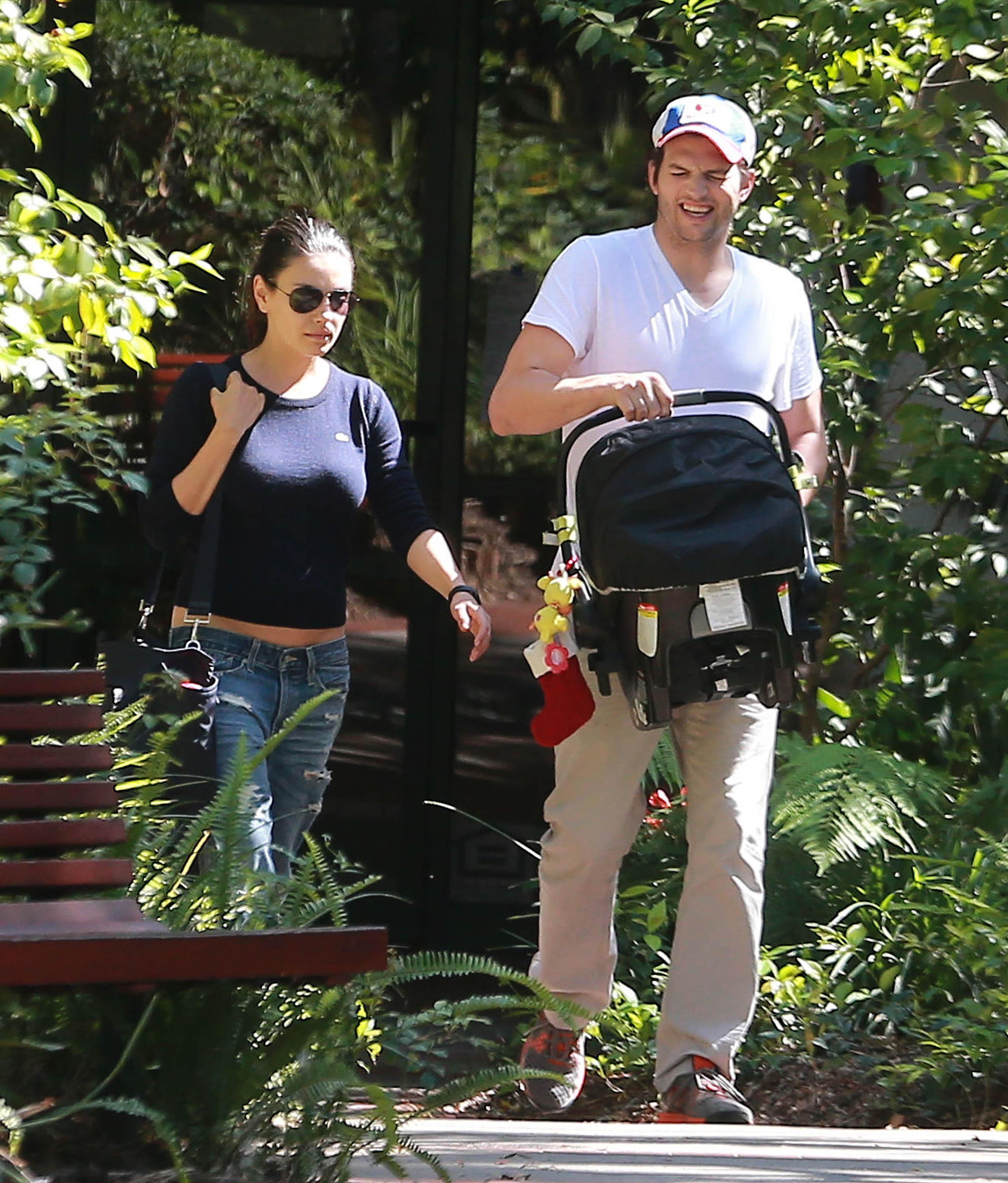 Exclusive&#8230; Mila Kunis &amp; Ashton Kutcher Visit Some Friends With Baby Wyatt **NO WEB USE W/O PRIOR AGREEMENT**