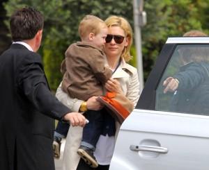 2010__05__Cate_Blanchett_May11_0201main 300×245.jpg