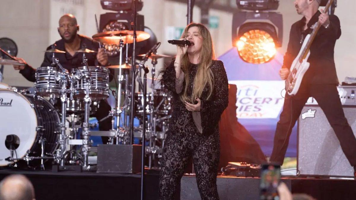 image of Kelly Clarkson