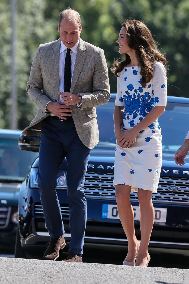 kate middleton white blue dress designer