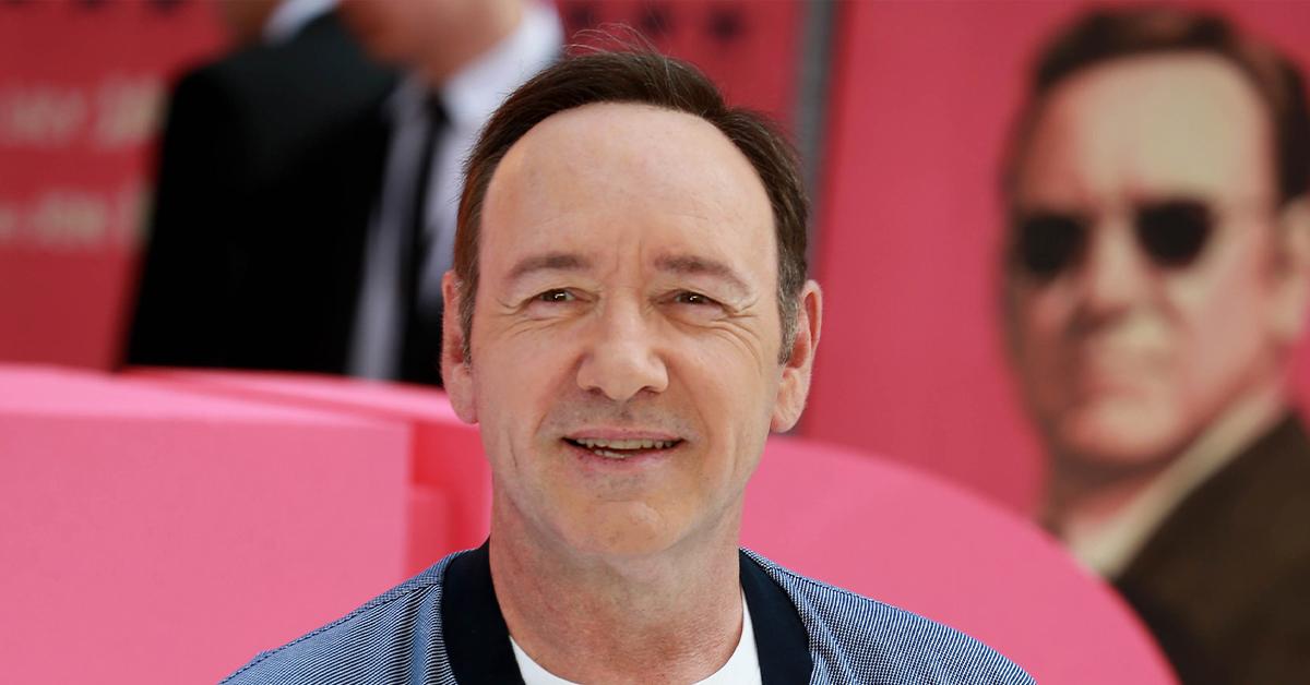 kevin spacey to voluntarily appear in uk court after four sexual assault charges pp