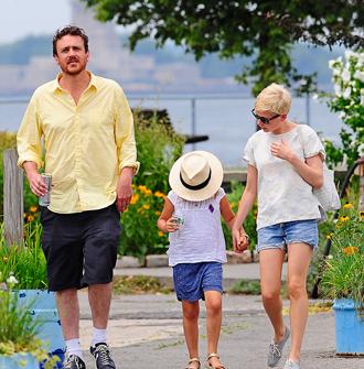 Michelle Williams & Matilda Ledger Enjoy A Lunch Date With Jason Segel 