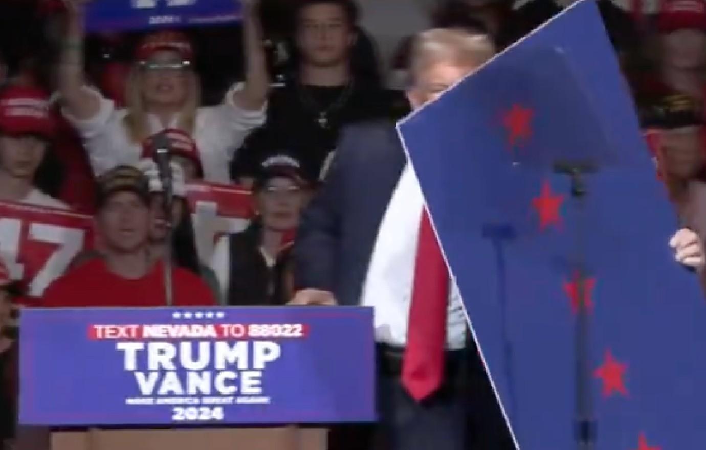 donald trump stops rally sign falls teleprompter doesnt need one