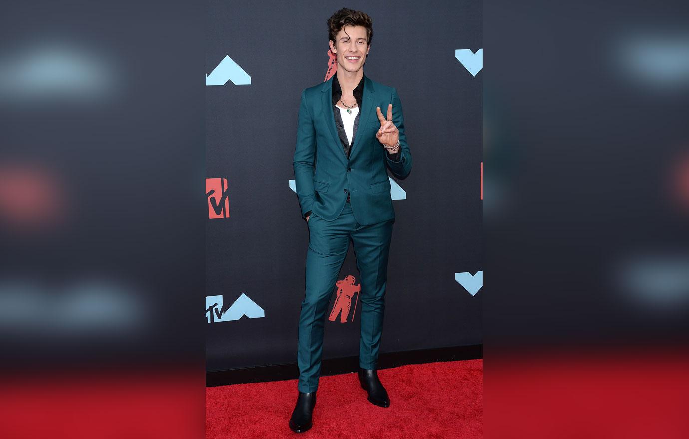 //shawn mendes best worst dressed