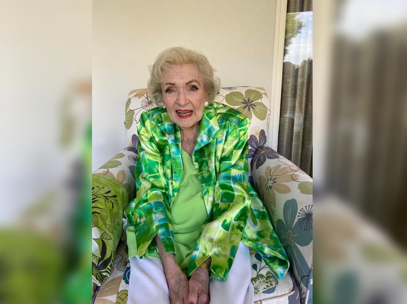 betty white fb pic