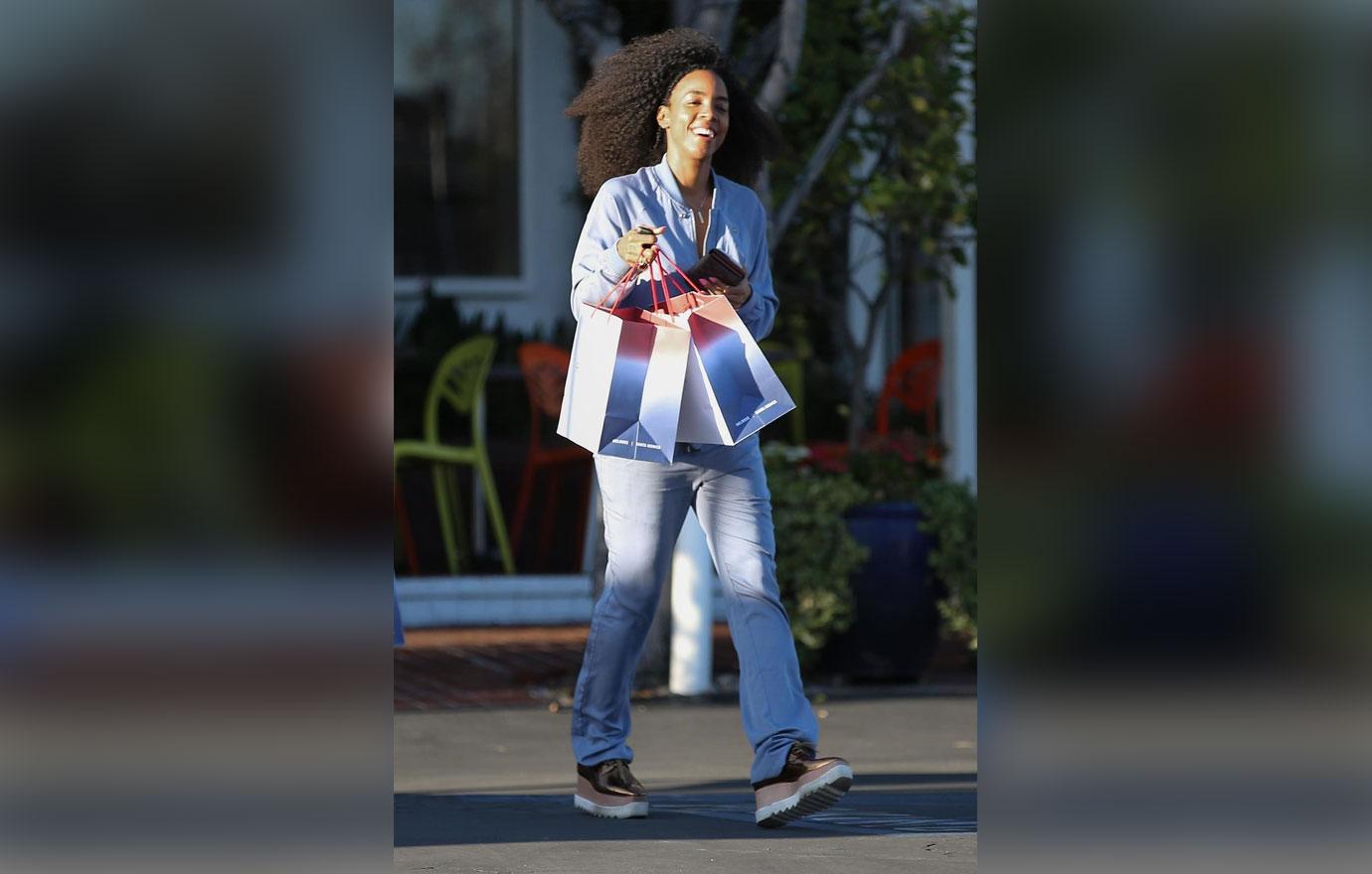 Kelly rowland teaches son cross street 5