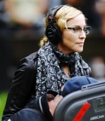 2010__09__FP_5747804_Madonna_BIW_091710 218×300.jpg