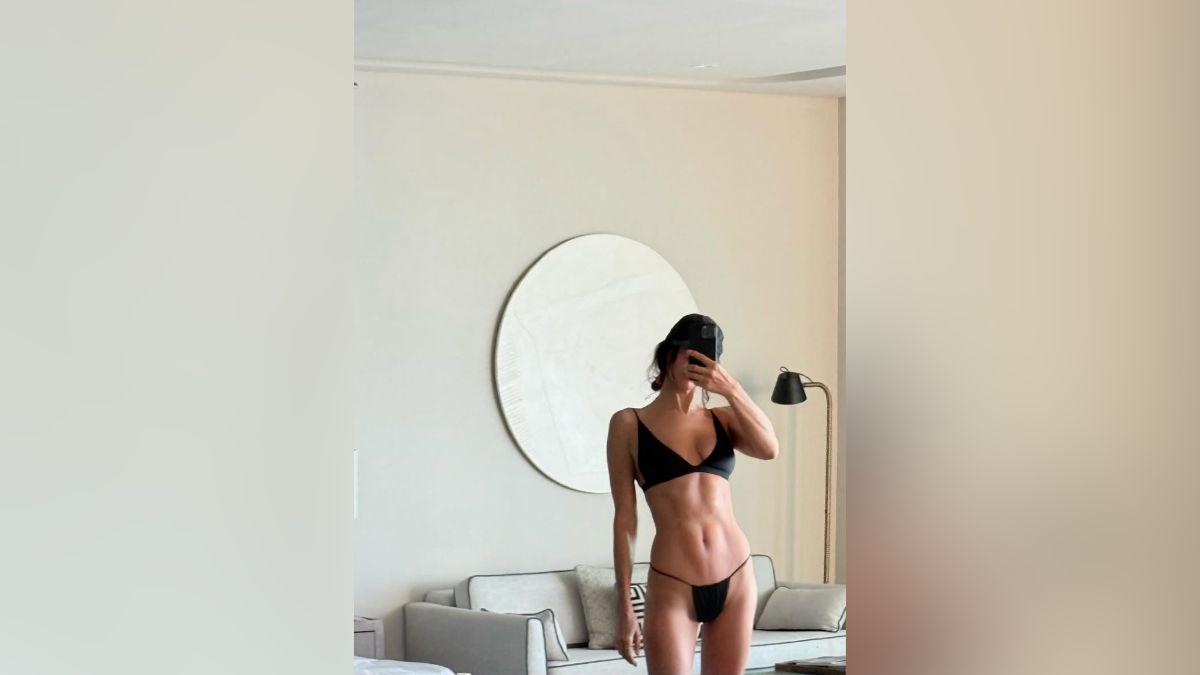Image of Irina Shayk bared her toned abs in intimates.