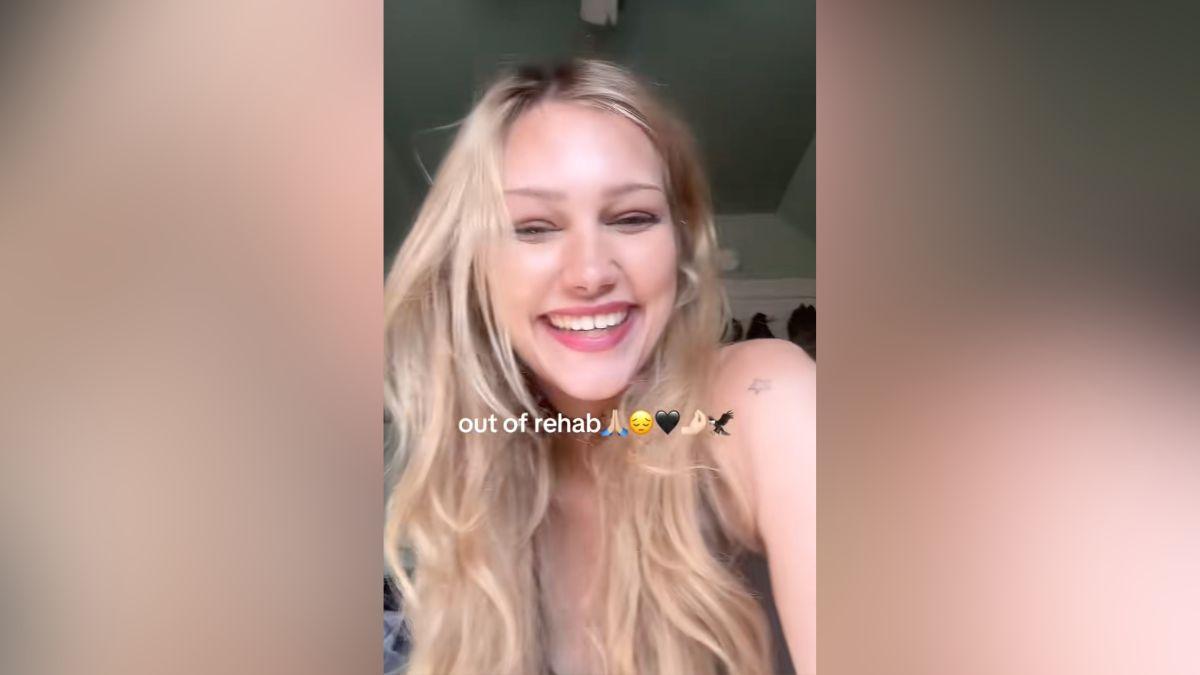 Image of Grace Vanderwaal is taking care of her mental health.