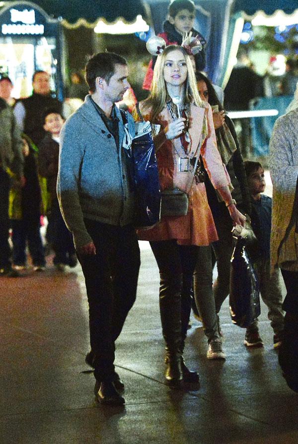 matt bellamy elle evans pda disneyland