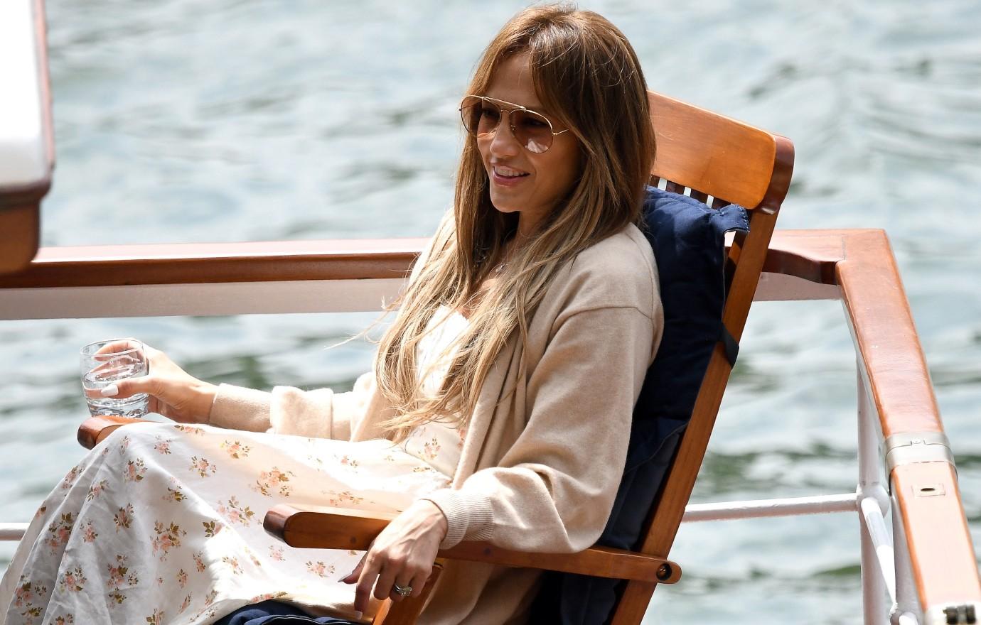 jennifer lopez stays italy after honeymoon ben affleck returns