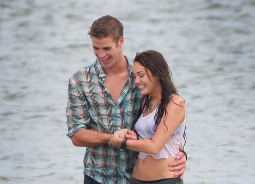 Miley cyrus liam hemsworth engaged june6 0001_m_ _2.jpg