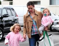 2010__04__Jennifer_Garner_April12main 225×175.jpg