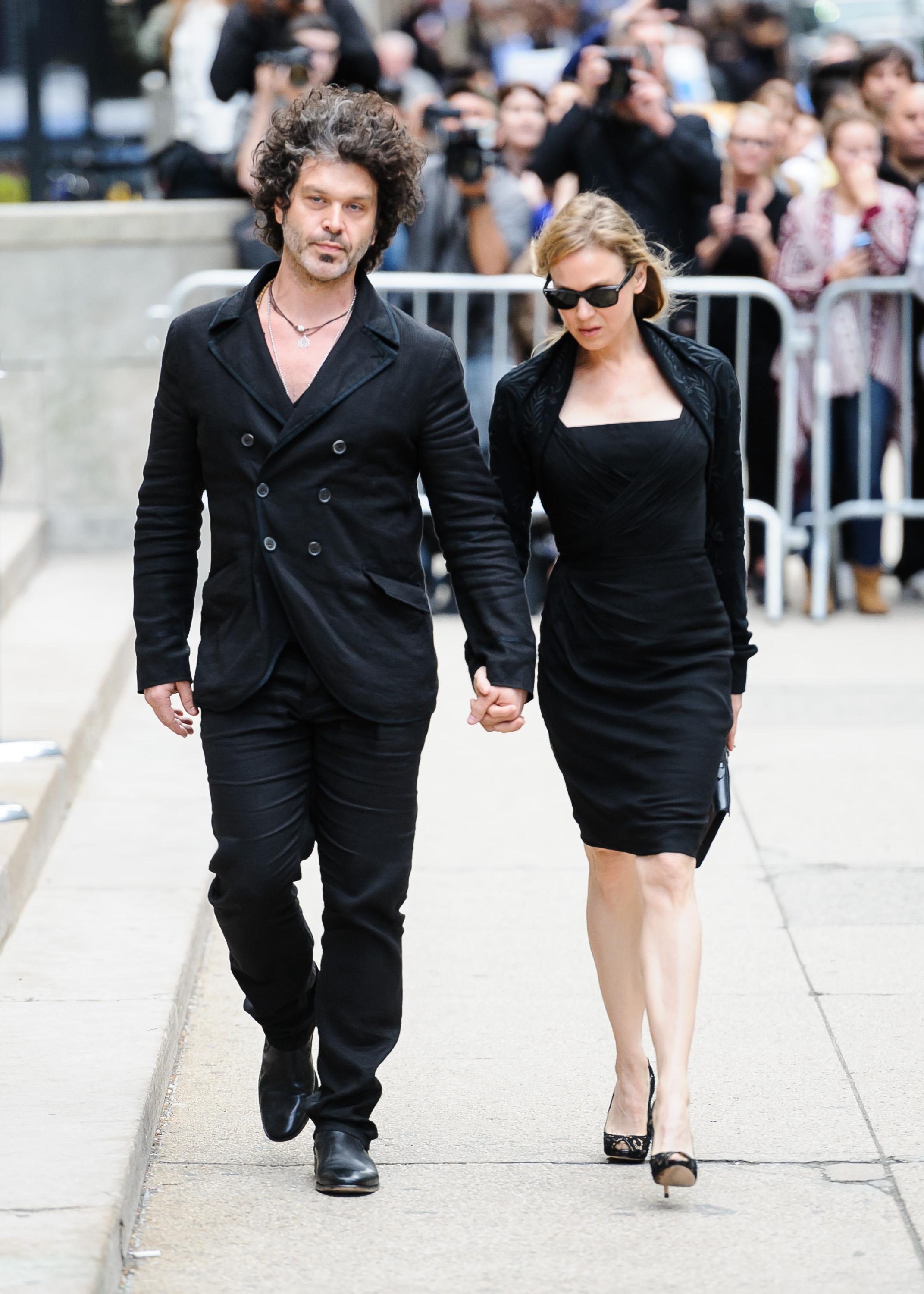 Renee zellweger doyle bramhall planning wedding