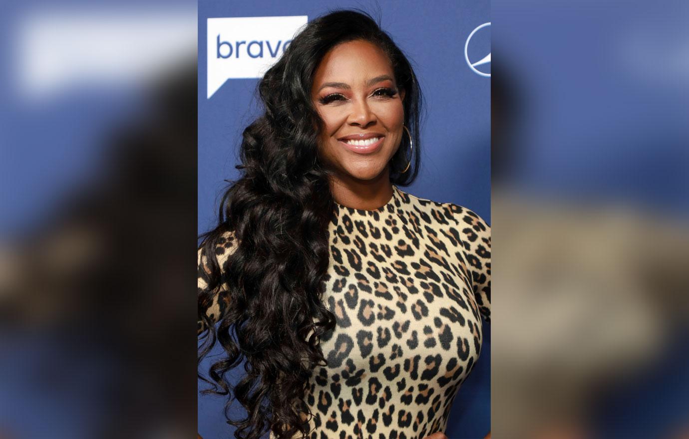 Kenya Moore Breaks Down Talking About Estranged Mom On ‘The Real’