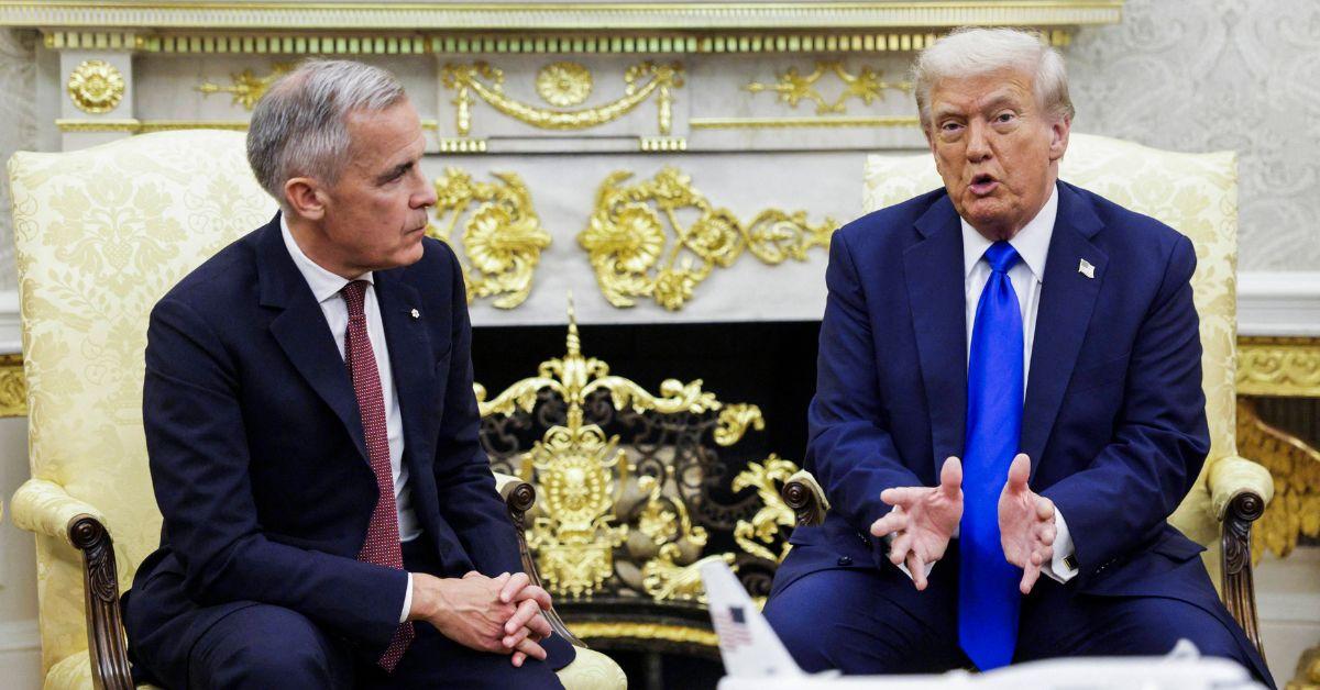 image of Donald Trump's swollen ankles were captured by cameras during his recent Oval Office meeting.