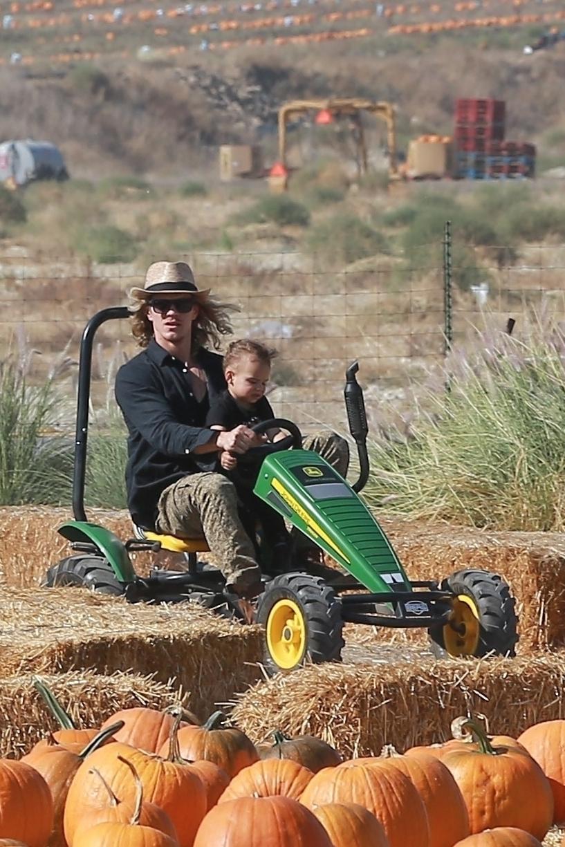 Naya Rivera and Ryan Dorsey take their son to Underwood family Farms to pick out a pumpkin