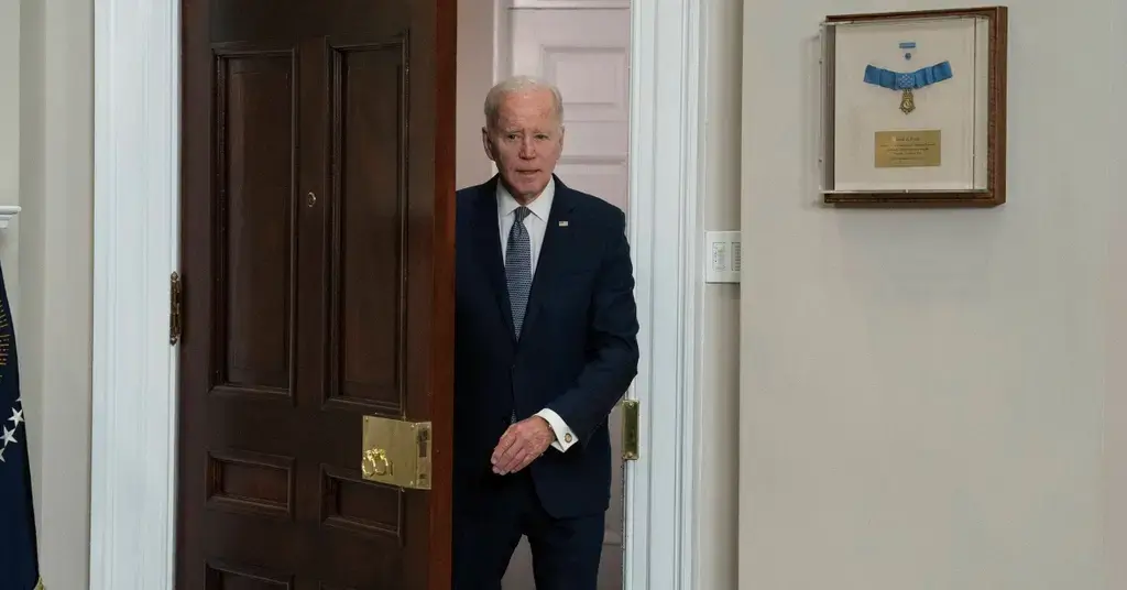 joe biden accidentally reads teleprompter instructions during speech