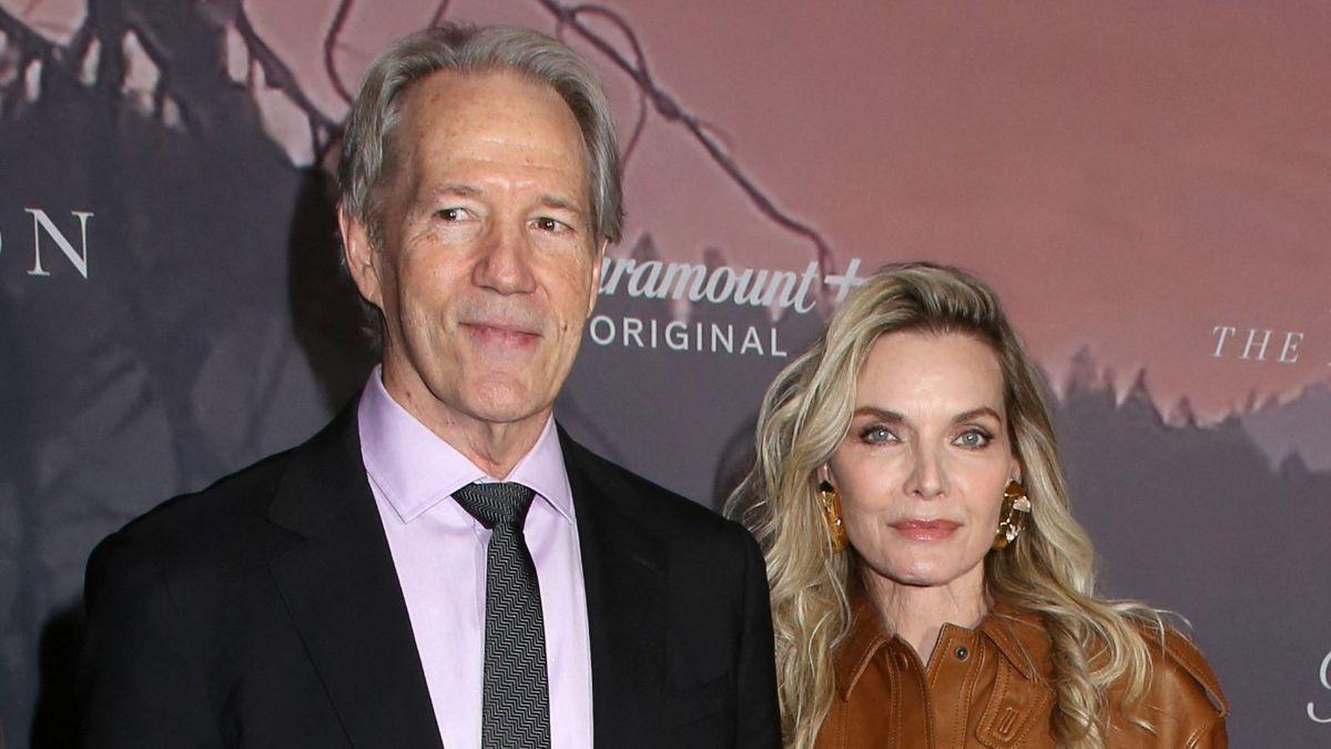 who is michelle pfeiffer husband david e kelley