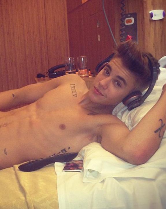 Ok_031213_justin bieber shirtless hospital