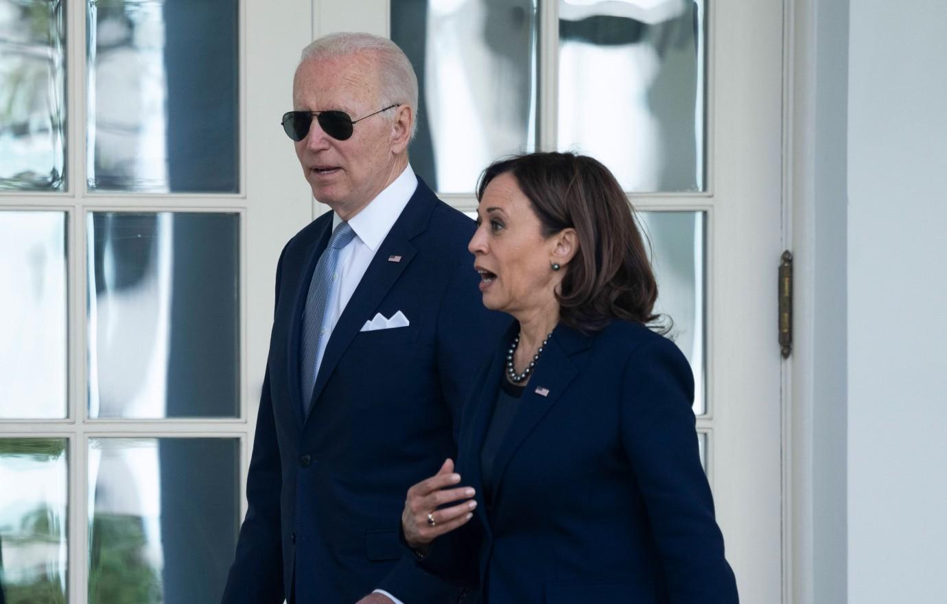 kamala harris joe biden white house mocked