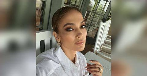 fans slam jennifer lopez exposing real skin texture photoshop glitch