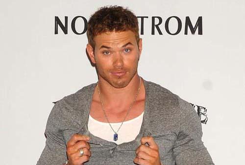 2011__08__Kellan Lutz jpg_ _1.jpg