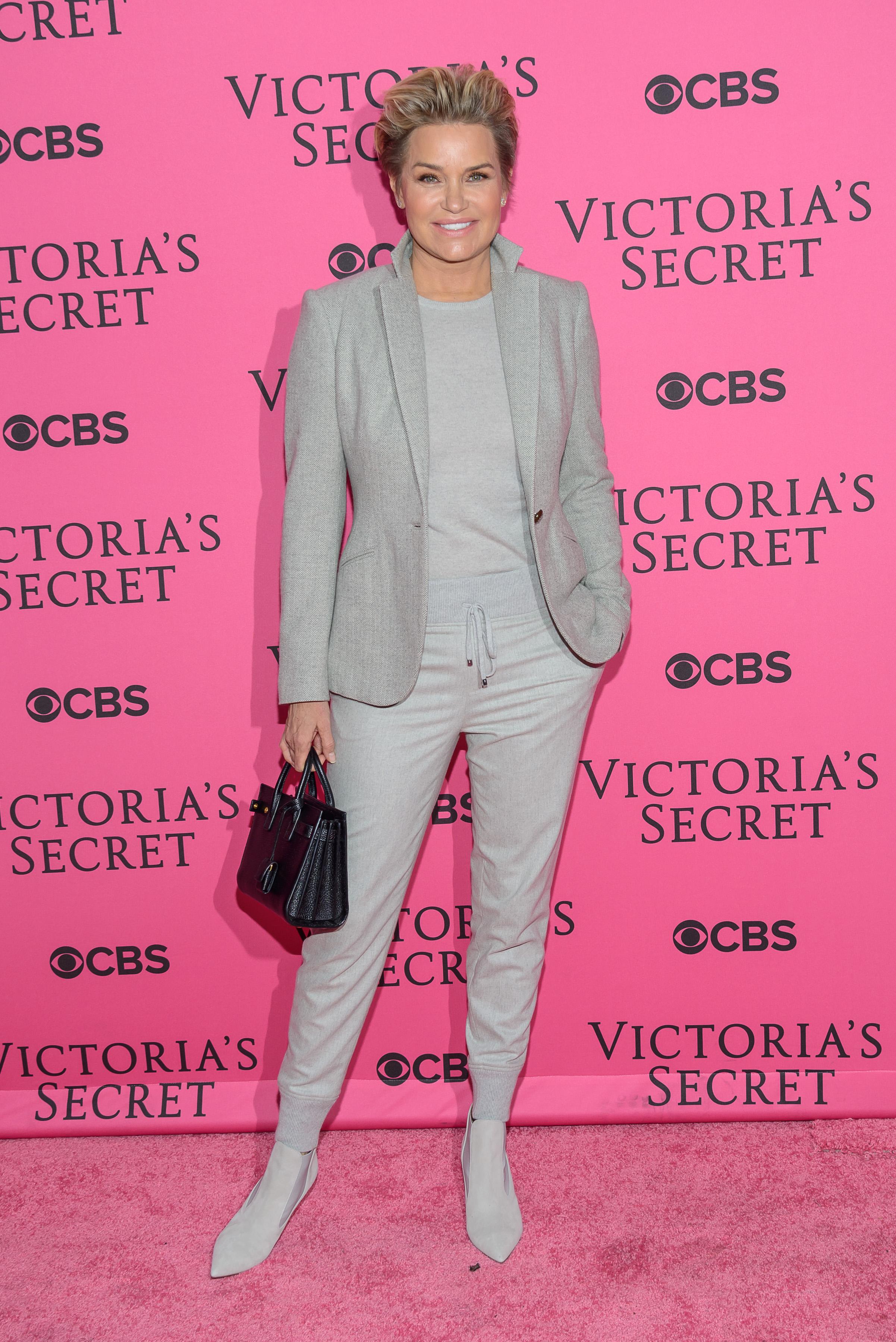 2015 Victoria&#8217;s Secret Fashion Show &#8211; Pink Carpet